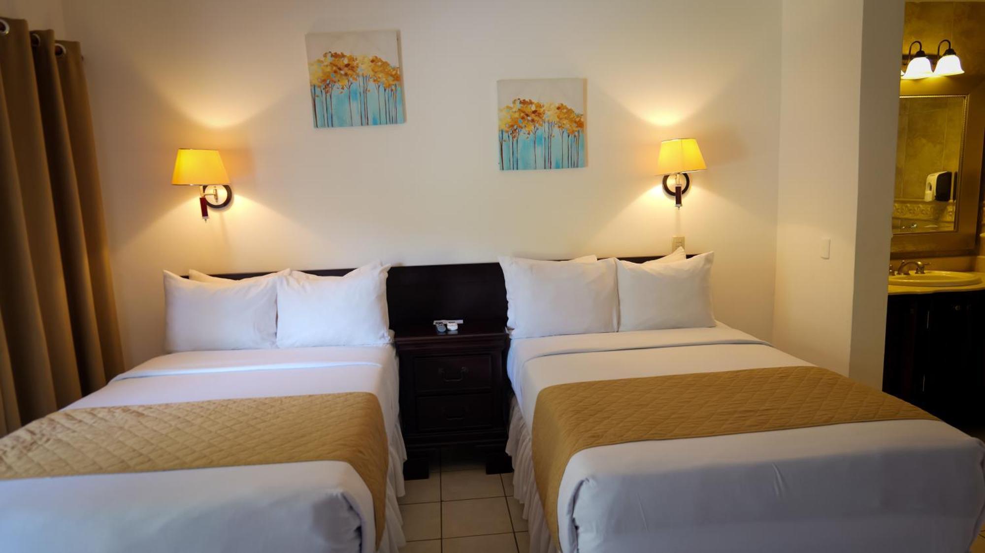 La Ensenada Beach Resort Tela Exteriör bild